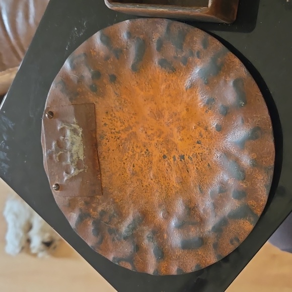 2 PIECES OF JAN BARBOGLIO METAL CRAFTS PLATE AND BOX - Picture 3 of 11